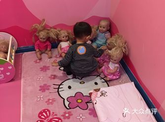色彩丰富，孩子还是挺喜欢这个环境的