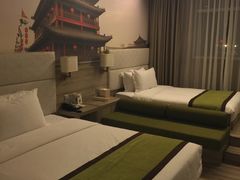 -西安大雁塔科技大学地铁站亚朵酒店