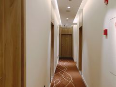 -汉庭优佳(上海娄山关路地铁站店)