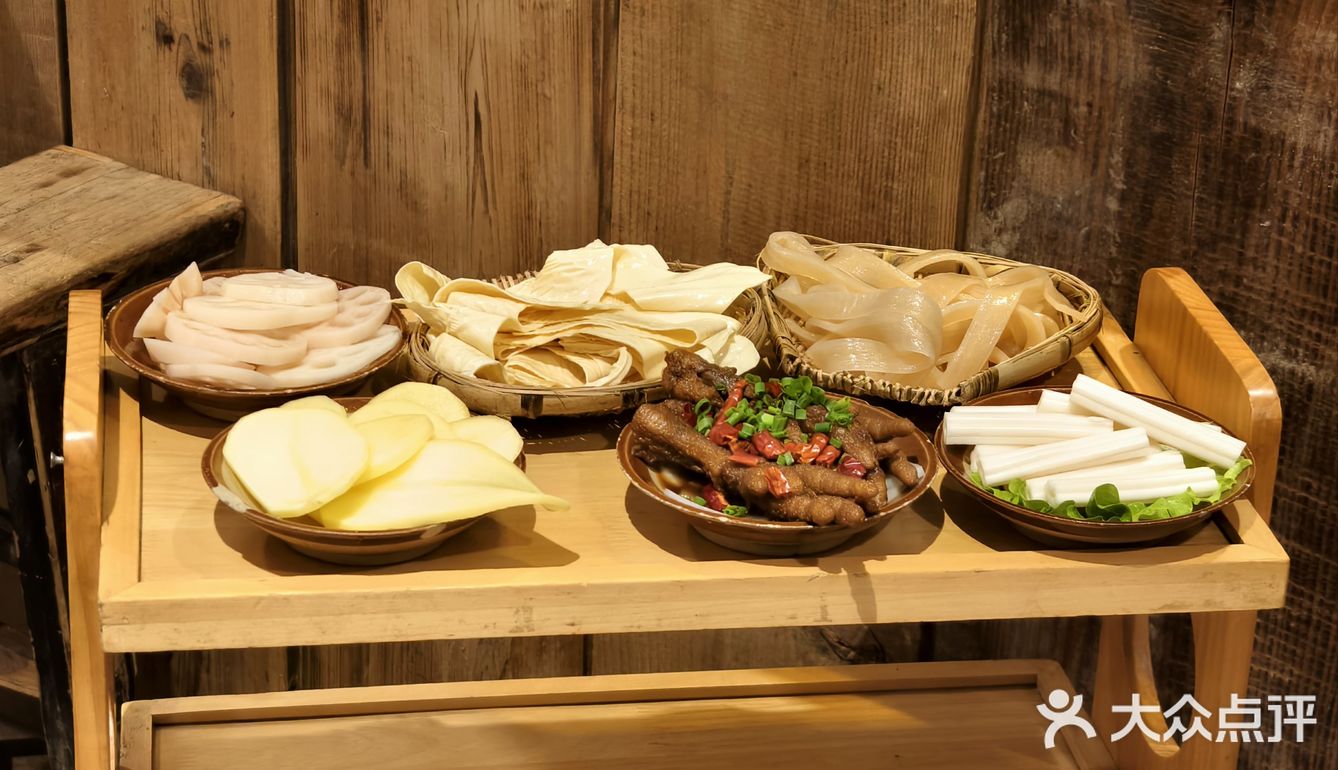 东门大桥附近的怀旧火锅店