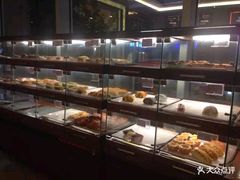 面包甜点陈列柜-宁波华侨温德姆至尊豪廷大酒店·多丽美食屋