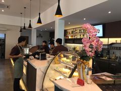 -Chom Cafe and Restaurant