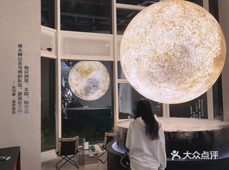 工业风的书店和咖啡店结合｜SKY BOOK