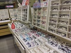 -美式眼镜·授权蔡司.依视路.尼康.豪雅.明月(人民广场店)