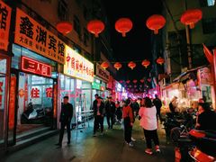 -许西美食一条街