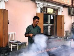 -烤肉小伙烤肉店