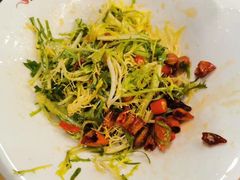 炝拌苦菊-清真重庆巴爷香辣鸡煲(南小巷店)