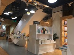 -新华里咖啡书吧(新华书店小寨店)