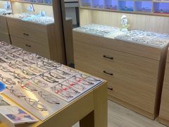 -天空之镜眼镜店蔡司依视路配镜授权零售店(望京颐堤港店)