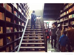 -钟书阁(松江泰晤士小镇店)