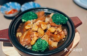 Honey-Flavored Pig Trotter with Yellow Skin Fruit