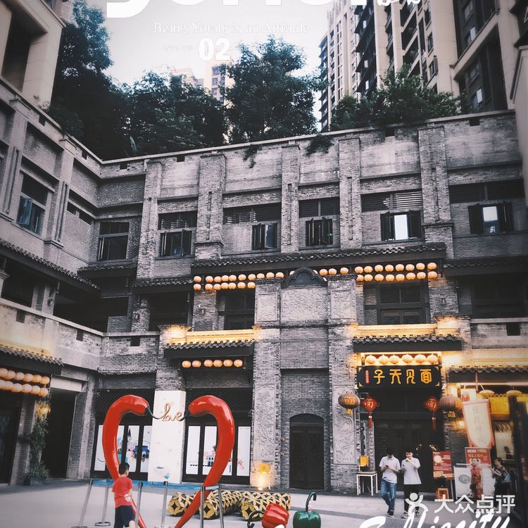 长嘉汇弹子石老街。开在孙家花园里的星巴克