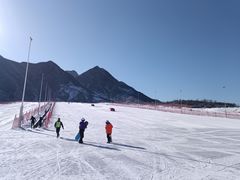 -荣盛康旅野三坡滑雪场