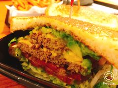 -The Habit Burger Grill 哈比特汉堡(复兴soho店)