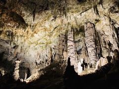 -波斯托伊纳溶洞