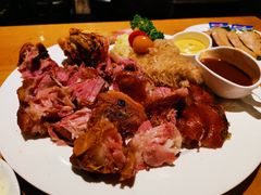 烤猪肘配酸菜土豆泥-兰特伯爵西餐厅·啤酒屋(方庄店)