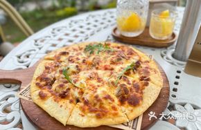 Luxembourg Beef Pizza