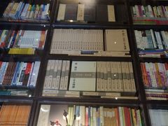 -钟书阁(松江泰晤士小镇店)