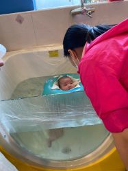 -欢乐悠游婴儿游泳(金碧花园店)