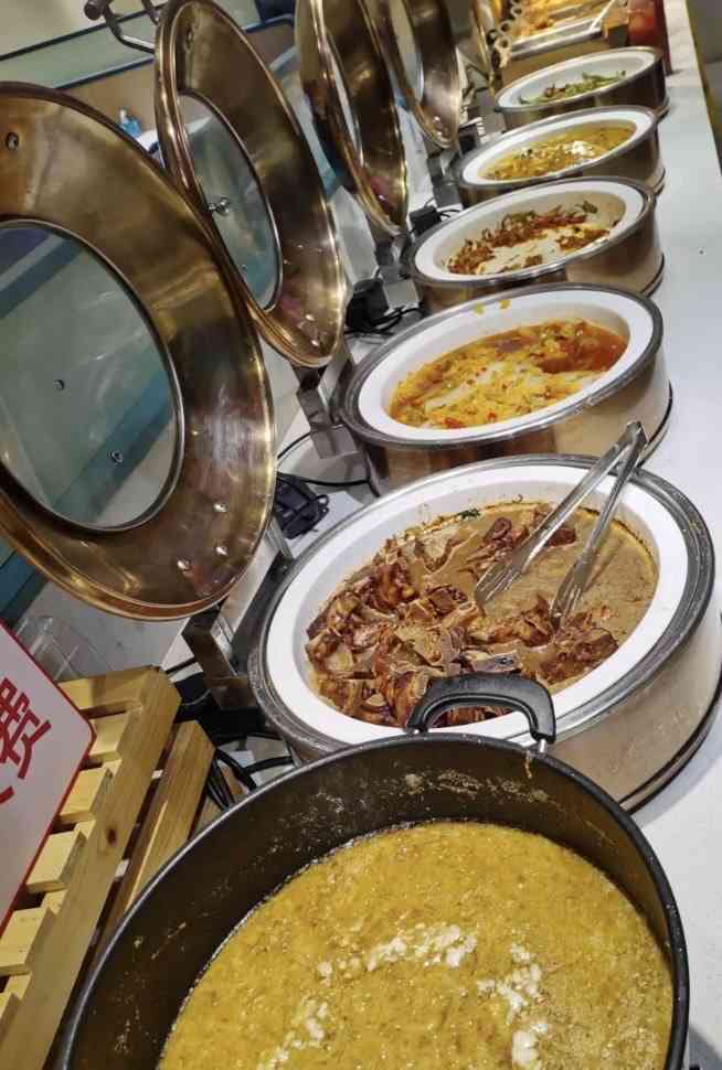 快乐爱斯米牛排自助(亿合城店)-"味道还行,晚高峰上菜太慢了,根本吃不