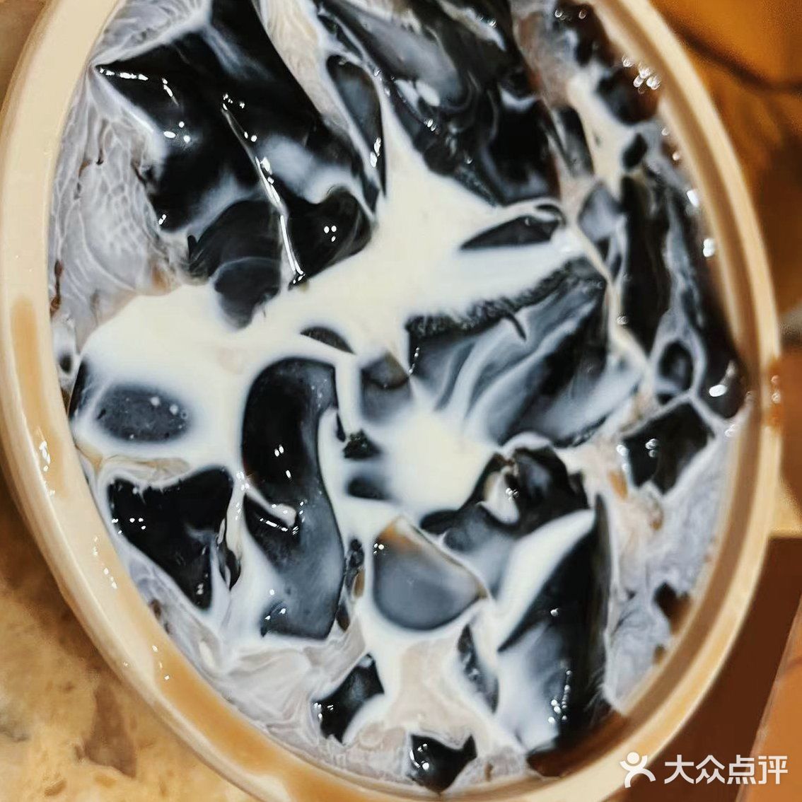 发现金沙洲有间野,坐低饮杯野先