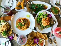 -Chom Cafe and Restaurant