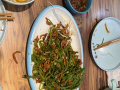 鲜豆角炒肉丝-合合春饼·酱骨·东北菜(潘家园店)
