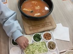 -花馬肆.云南过桥米线(汉神购物广场现场熬汤店)