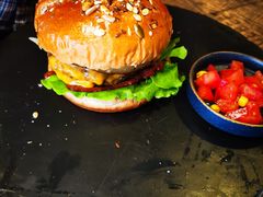 -HIGH FIVE哈福手工汉堡(桂林路店)