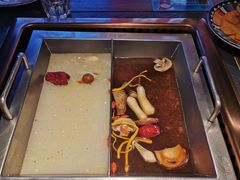 -老牌坊云南鱼豆花火锅(哈西万达店)
