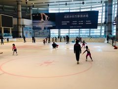 -成都冰纷万象滑冰场