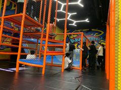 -爱蹦iBOON蹦床运动馆(江汉店)