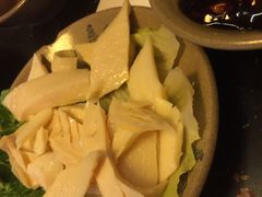 -茅草房·河畔园林火锅