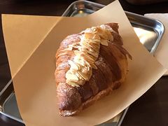 杏仁可颂-不正咖啡(万达尊店)