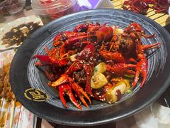 -肥肥虾庄·金牌油焖大虾(汉街SKP店)