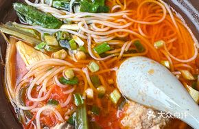 Tomato Hand-Pressed Meatball Rice Noodles