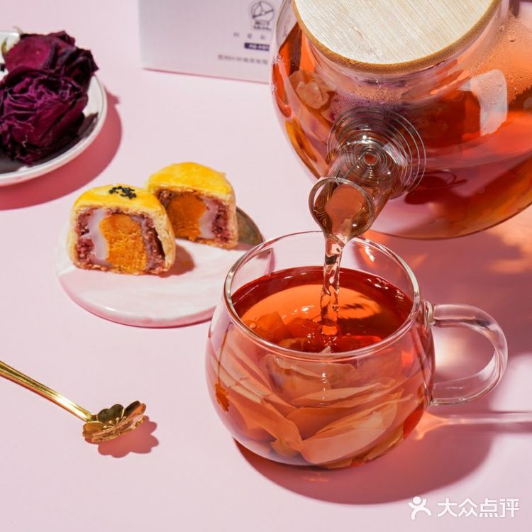 了不起的，玫瑰蛋黄酥