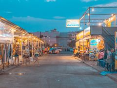 -席娜卡琳火车铁道夜市