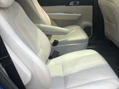 -理想汽车(世纪汇店)