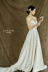 -Lady  Jane高端婚纱礼服馆