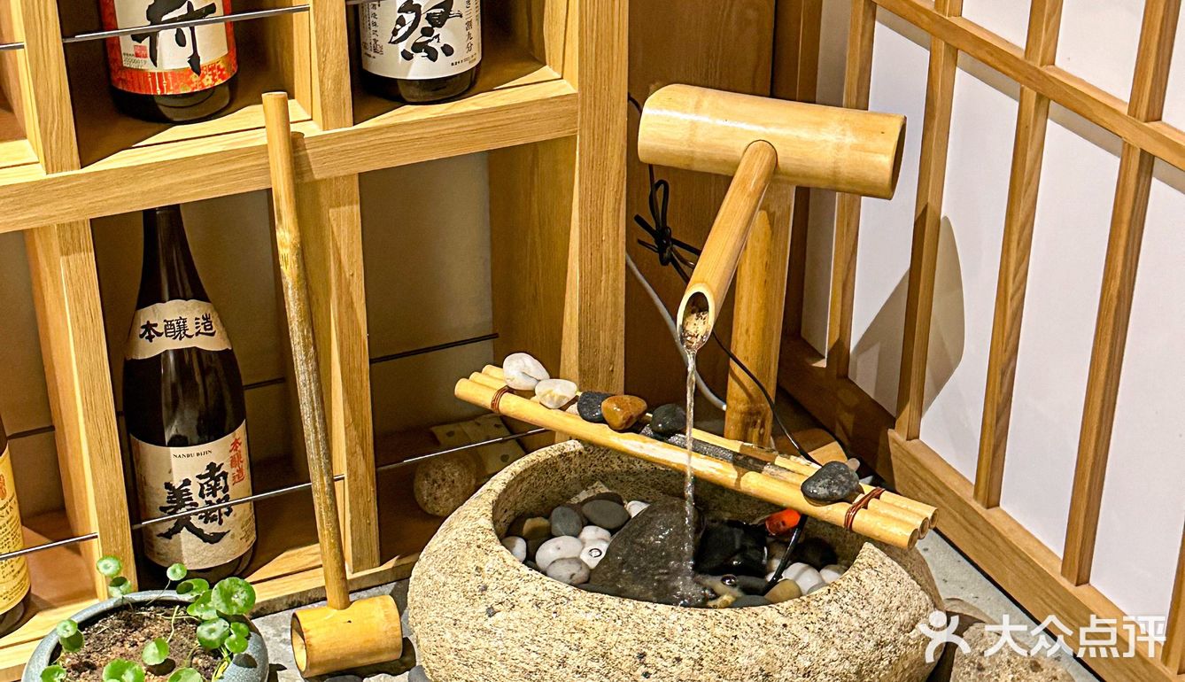 想要尝试正宗日本料理吗？南海大道有一家超级受欢迎的炭火烧居酒