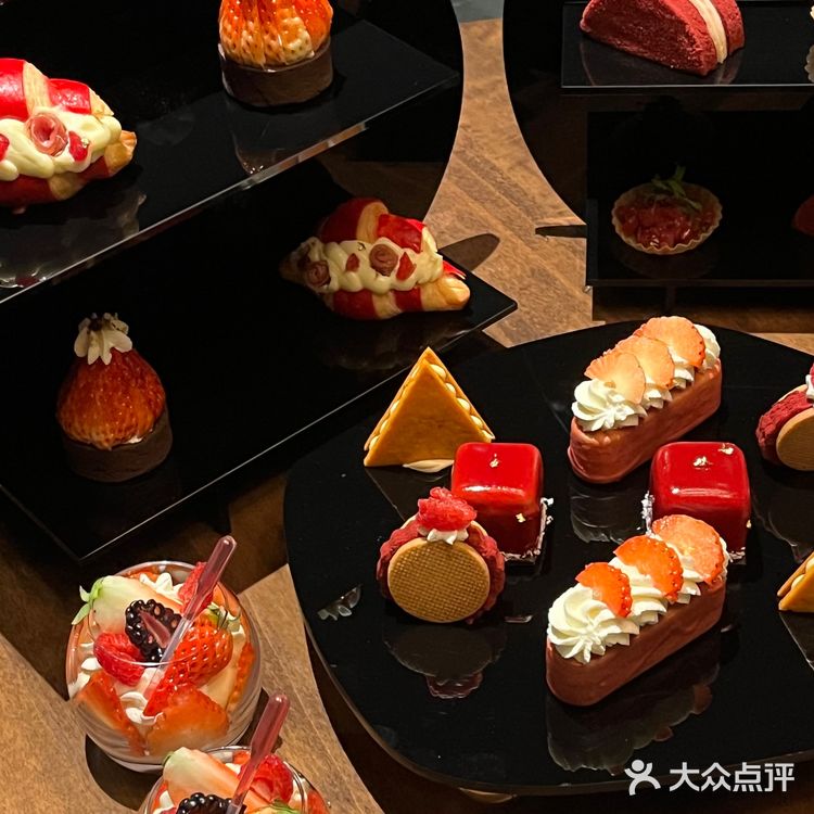 好久没和朋友坐下聊天了选了很多家店最后来到了龍·
