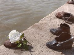 -多瑙河畔鞋履雕塑