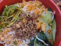 -爆炸头阿姨小四川正宗川味小吃(无任何分店)