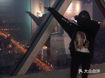 地理位置： 就在河西金鹰世界里，进入停车场有标识