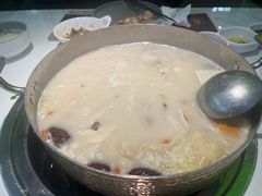 -洪氏嗨捞·广东猪肚鸡·椰子鸡火锅(西咸万象城店)