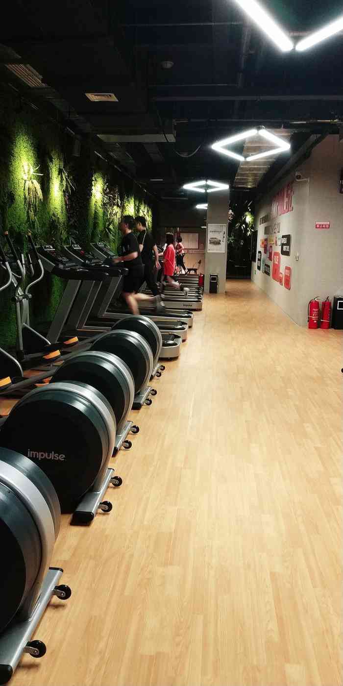 我的天啊,可能是太长时间不运动了,半小时累成了狗 健身区的器械还是