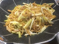 韭黄肉丝炒脆笋-哇蛙牛功夫面渝都料理(龙阳广场店)