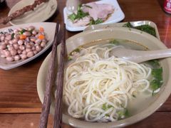 -亮亮面馆(经六路店)