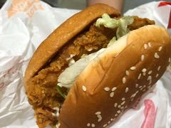 脆辣鸡腿汉堡-麦当劳(伦敦人店)